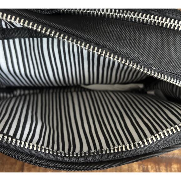 Love Brighton Crossbody Bag Black Red Heart Strap NWT And Extra Makeup Bag - Picture 6 of 15